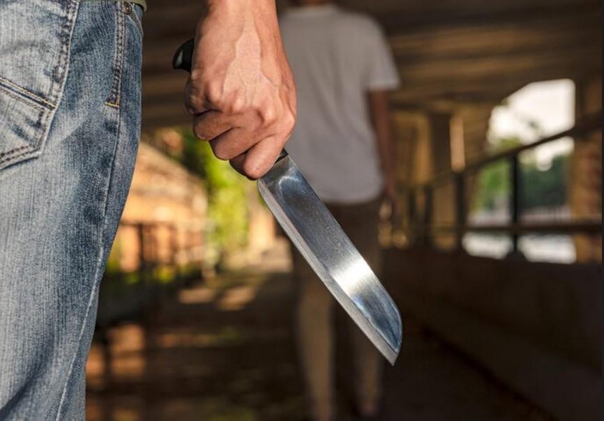 Llevar arma blanca en la vía pública